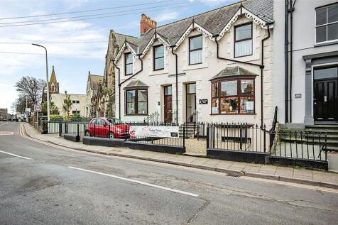 5 bedroom terraced house for sale