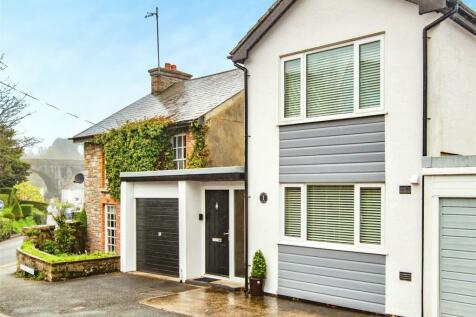 2 bedroom link detached house for sale