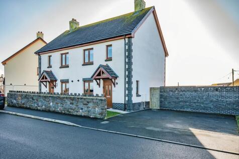 2 bedroom semi-detached house for sale