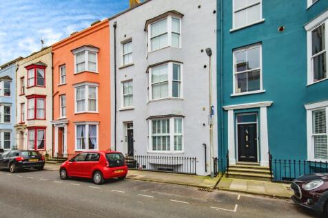 3 bedroom flat for sale