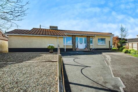 4 bedroom bungalow for sale