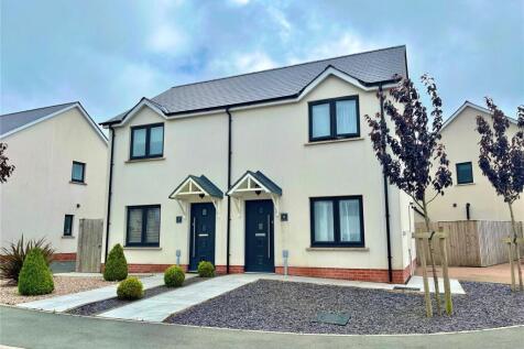 2 bedroom semi-detached house for sale