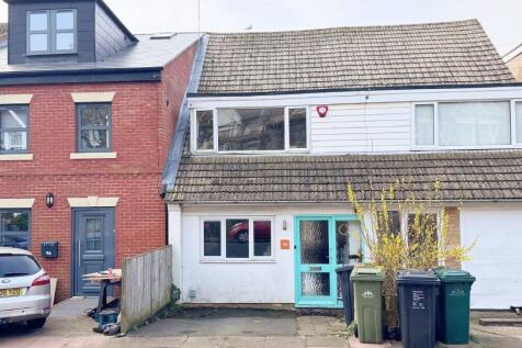 3 bedroom terraced house for sale