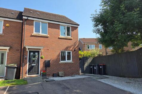 3 bedroom semi-detached house for sale