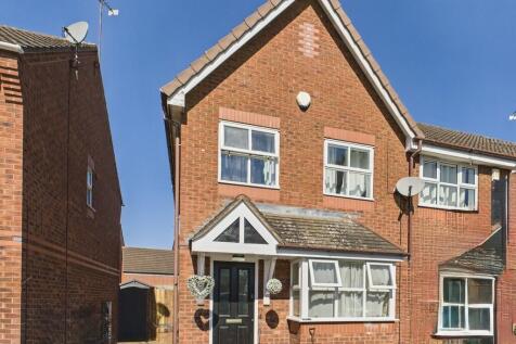 3 bedroom semi-detached house for sale