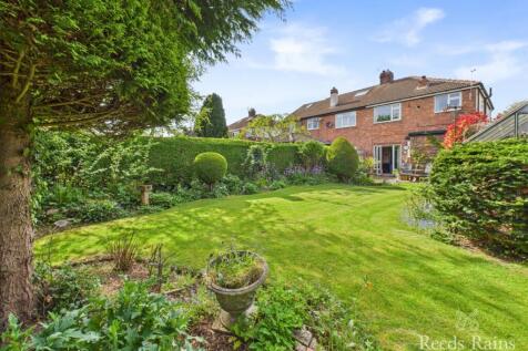 3 bedroom semi-detached house for sale