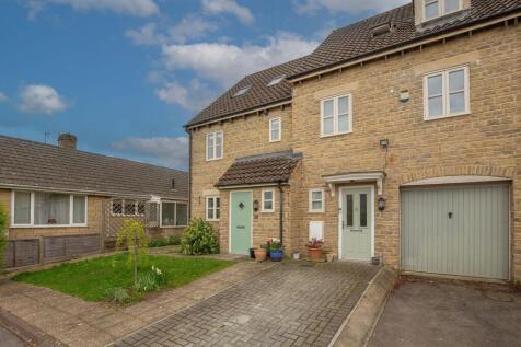Jubilee Gardens, Malmesbury, SN16 4 bed terraced house for sale