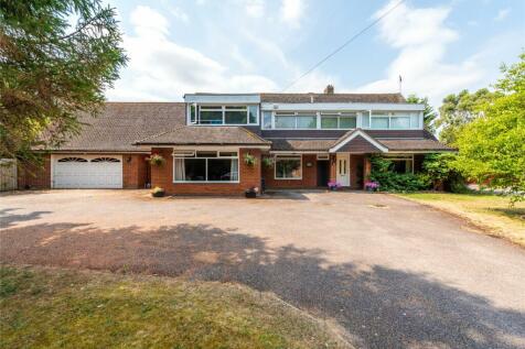 5 bedroom detached house for sale