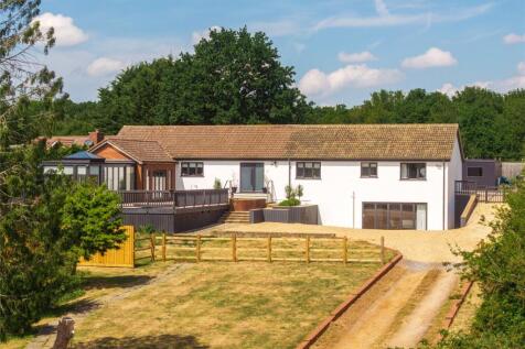 Back Street, Clophill, Bedfordshire... 4 bed detached house for sale