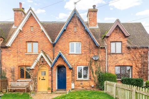 High Street, Oakley, Bedfordshire, MK43 2 bed terraced house for sale