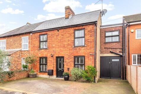 High Road, Cotton End, Bedfordshire... 3 bed semi