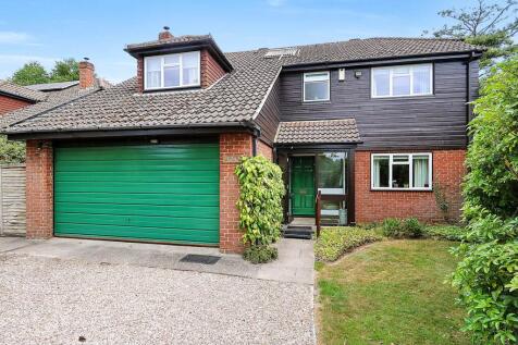 5 bedroom detached house for sale
