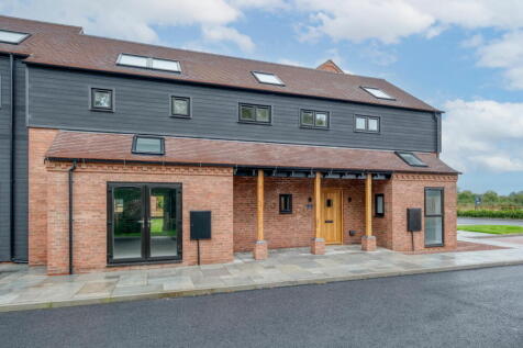 3 Lion & Lamb Barns, Droitwich Road... 2 bed apartment for sale