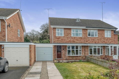 3 bedroom semi-detached house for sale