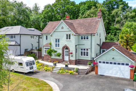 5 bedroom detached house for sale