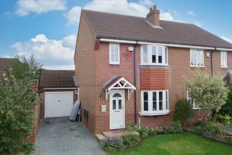 3 bedroom semi-detached house for sale