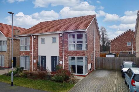 3 bedroom semi-detached house for sale