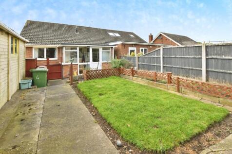 2 bedroom semi-detached bungalow for sale