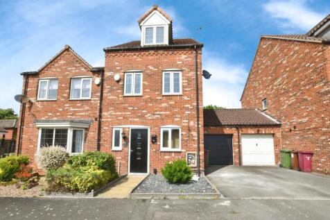 3 bedroom semi-detached house for sale