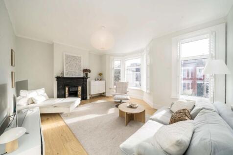 Greenham Road, London N10 3 bed flat for sale