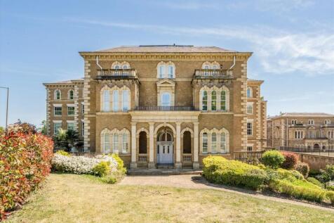 Royal Drive, London N11 2 bed flat for sale