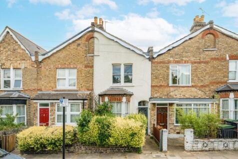 Queens Road, London N11 2 bed house for sale