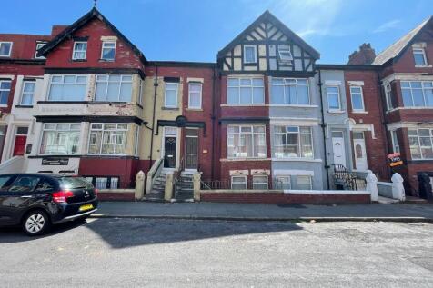 8 bedroom terraced house for sale