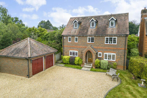 5 bedroom detached house for sale