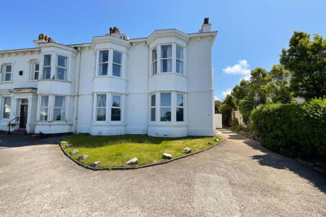 2 bedroom ground floor flat for sale