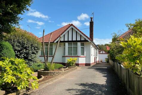 2 bedroom detached bungalow for sale