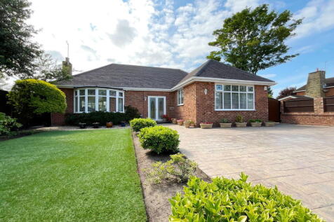 Liverpool Road, Southport PR8 3 bed detached bungalow for sale
