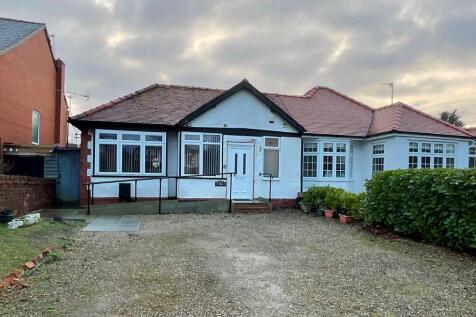 Scarisbrick New Road, Southport PR8 2 bed semi