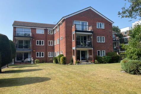 3 bedroom ground floor flat for sale
