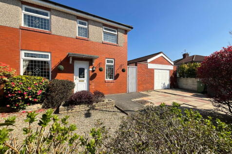 Stafford Road, Southport PR8 4 bed semi