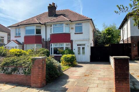 Lynton Drive, Southport PR8 3 bed semi