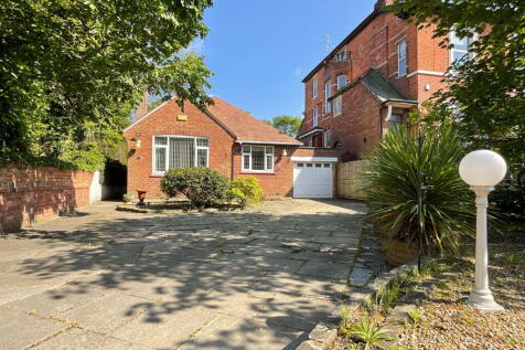 York Road, Southport PR8 3 bed detached bungalow for sale