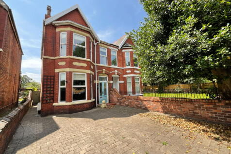 4 bedroom semi-detached house for sale