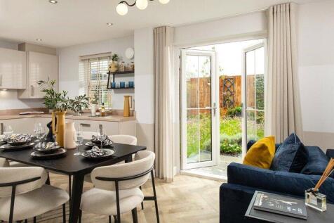 4 bedroom link detached house for sale