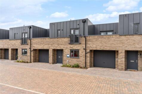 3 bedroom link detached house for sale