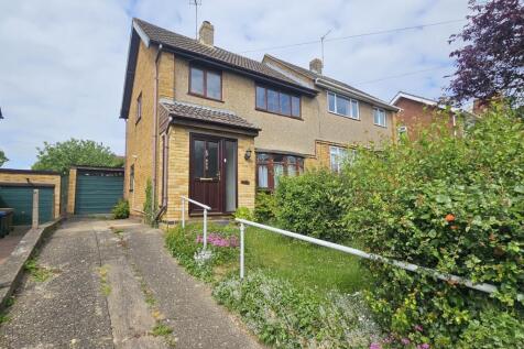 Eastern Avenue North, Kingsthorpe... 3 bed semi