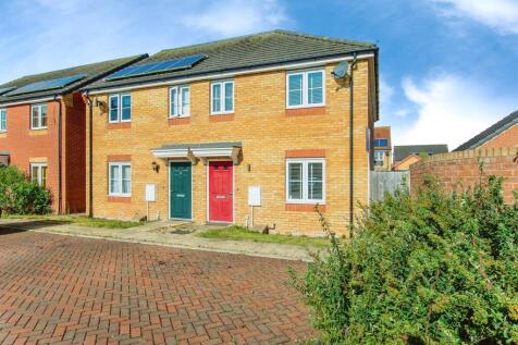 3 bedroom semi-detached house for sale