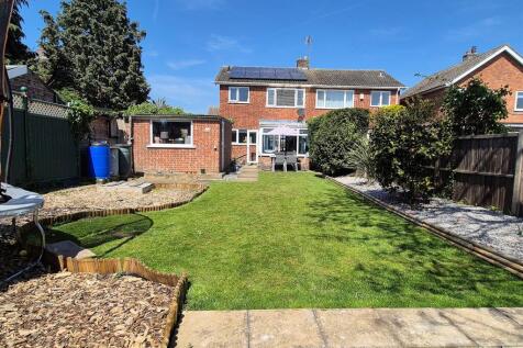 3 bedroom semi-detached house for sale