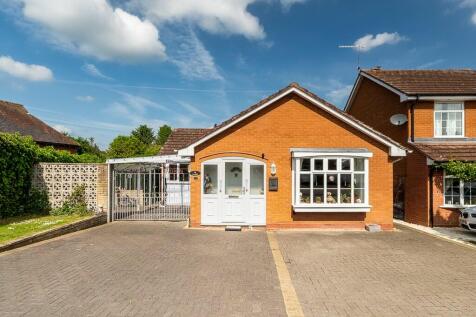 2 bedroom detached bungalow for sale