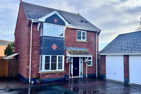 4 bedroom detached house for sale