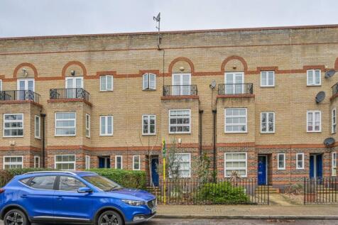 Ambassador Gardens, Beckton, London, E6 4 bed house for sale
