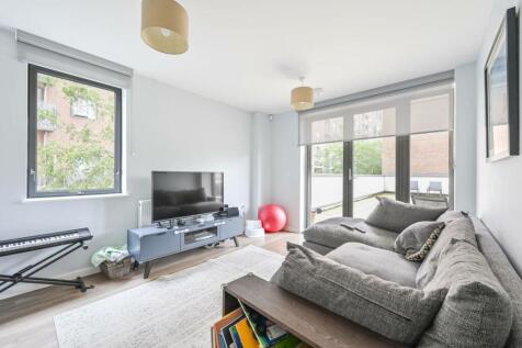 Canning Town E16, Royal Docks... 3 bed maisonette for sale