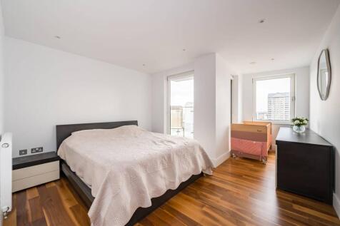 3 bedroom flat for sale