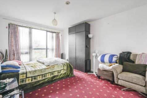 3 bedroom flat for sale