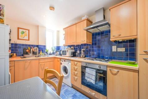Barrier Point, Royal Docks, London, E16 2 bed flat for sale
