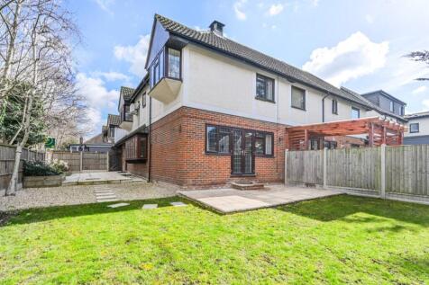 Beacons Close, Beckton, London, E6 4 bed house for sale